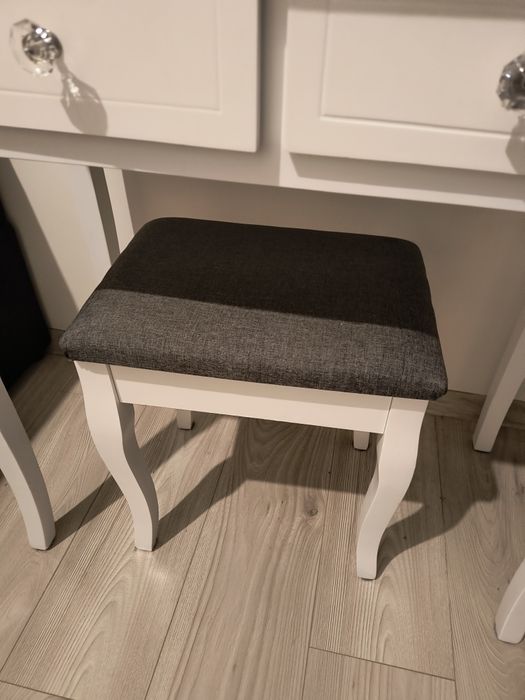 Toaletka z taboretem