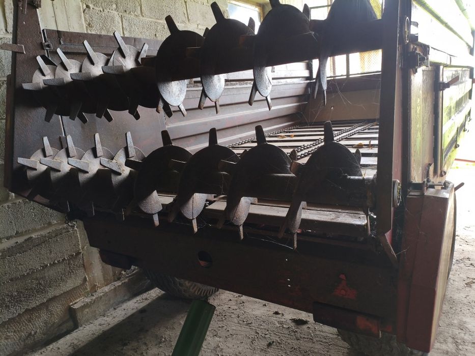 Rozrzutnik obornika N-218 Ursus Warfama