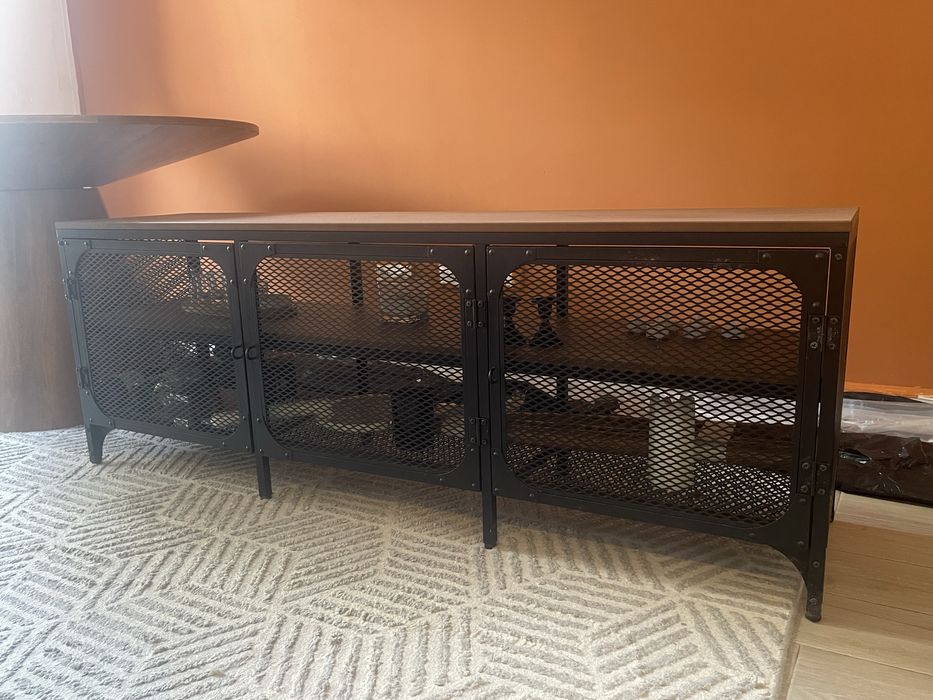 Aparador FJÄLLBO (Ikea)