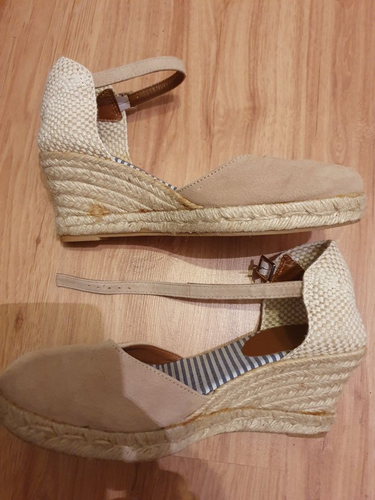 Espadryle na koturnie (38)