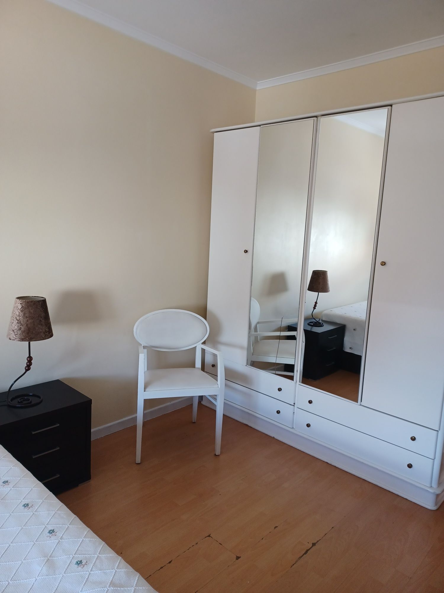Quarto para casal perto da estação de comboios