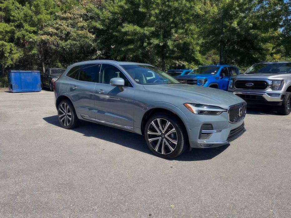 Volvo XC60 B5      2023