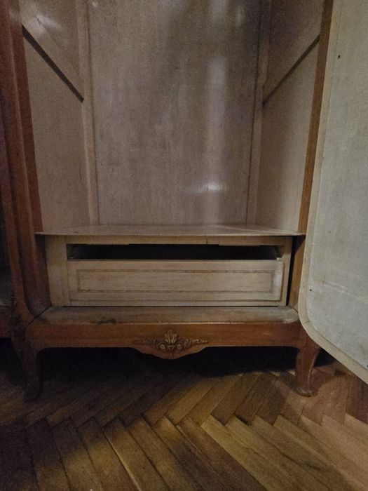 Szafa antyk, zdobiona