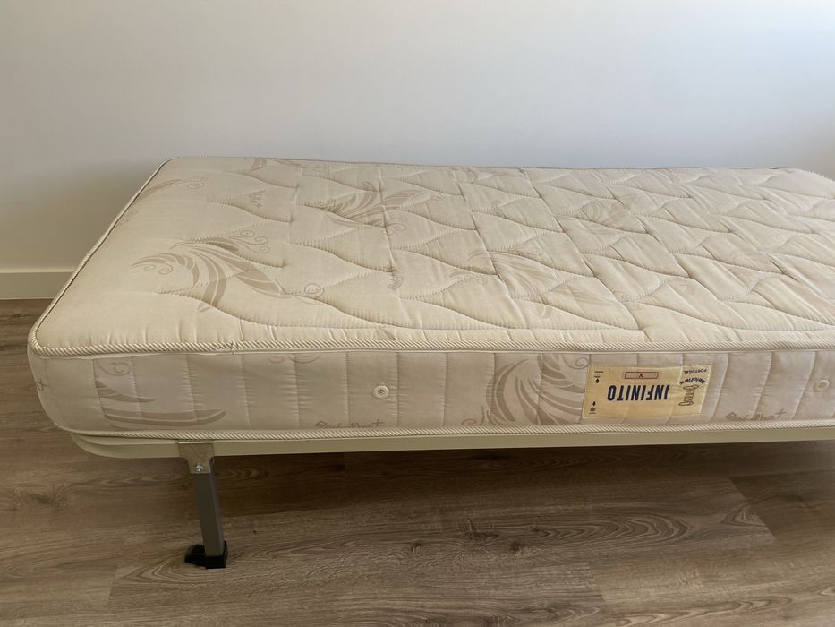 Colchão e estrado com pés