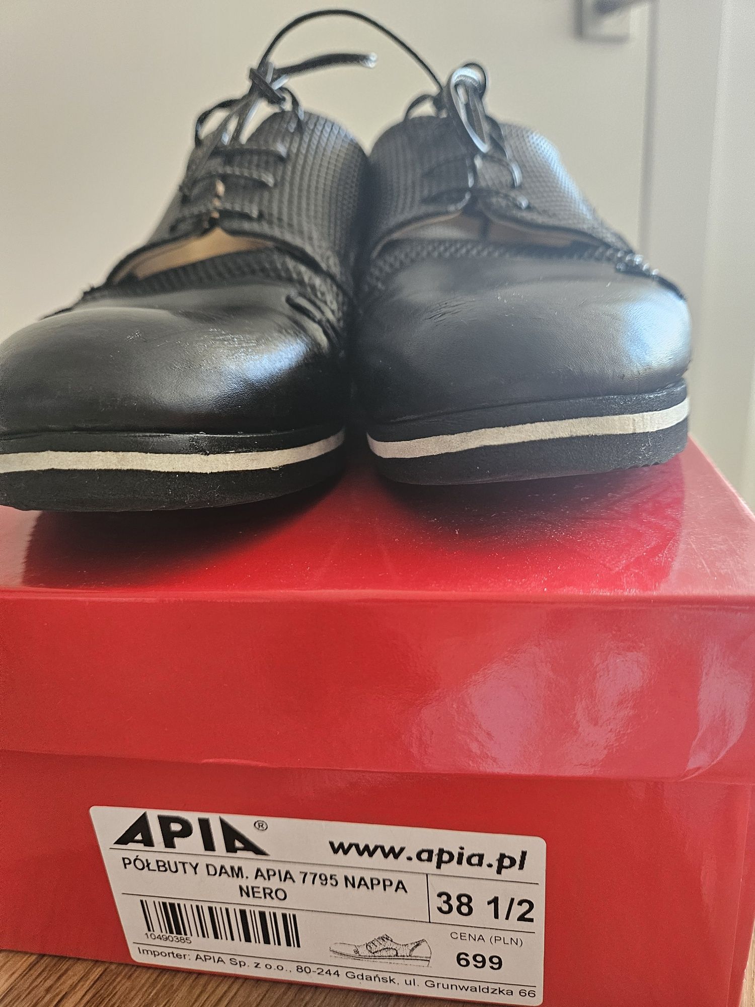 Apia półbuty włoskiej firmy