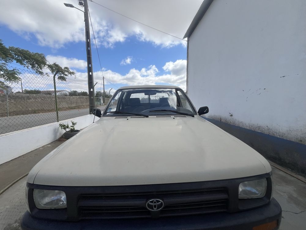 Toyota Hikux 2.4D