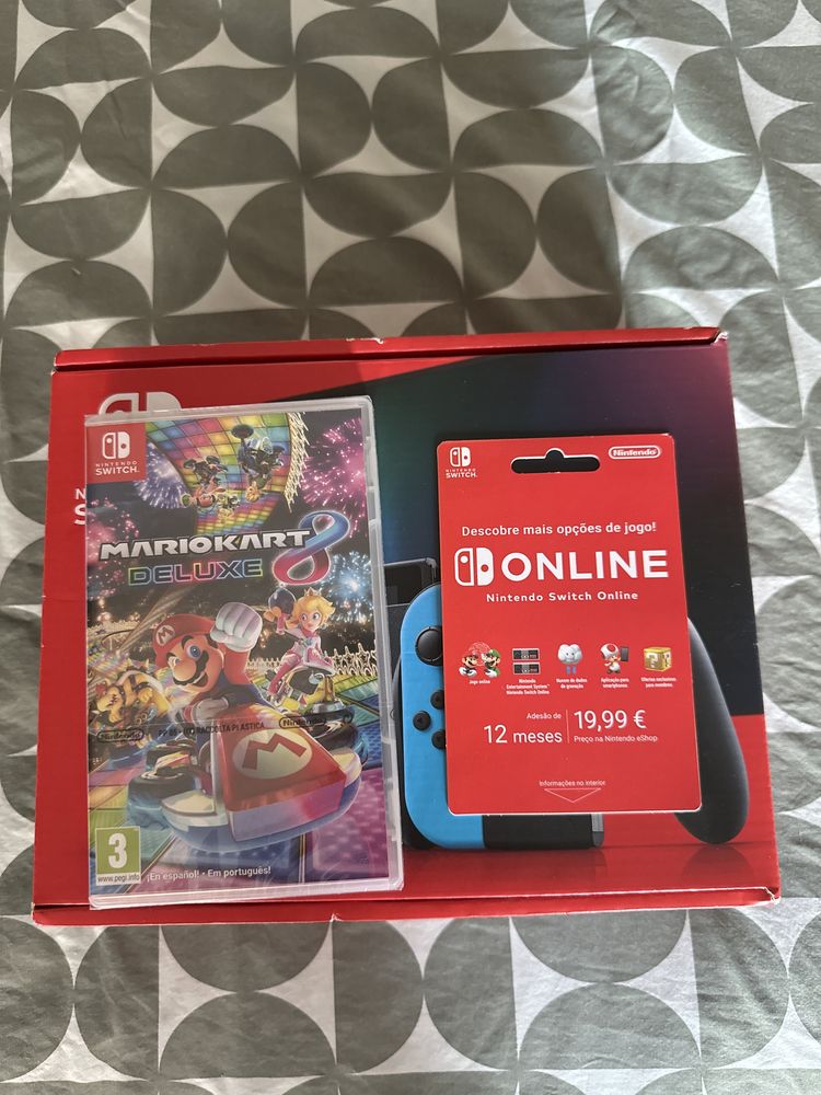 Nintendo Switch + MarioKart 8 Deluxe