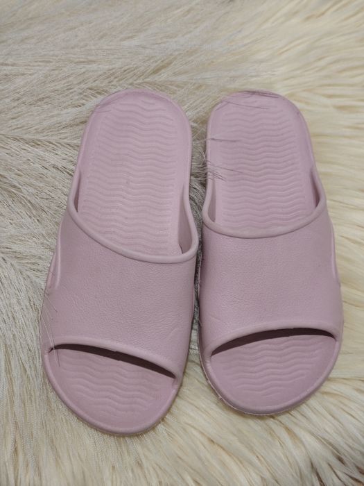 Klapki na basen dla dziewczynki pudrowy róż / Lila rozmiar 28