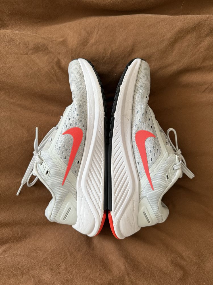 Кросівки жіночі літні Nike AirZOOM Structure 23 CZ6721-009 р.37,5 білі
