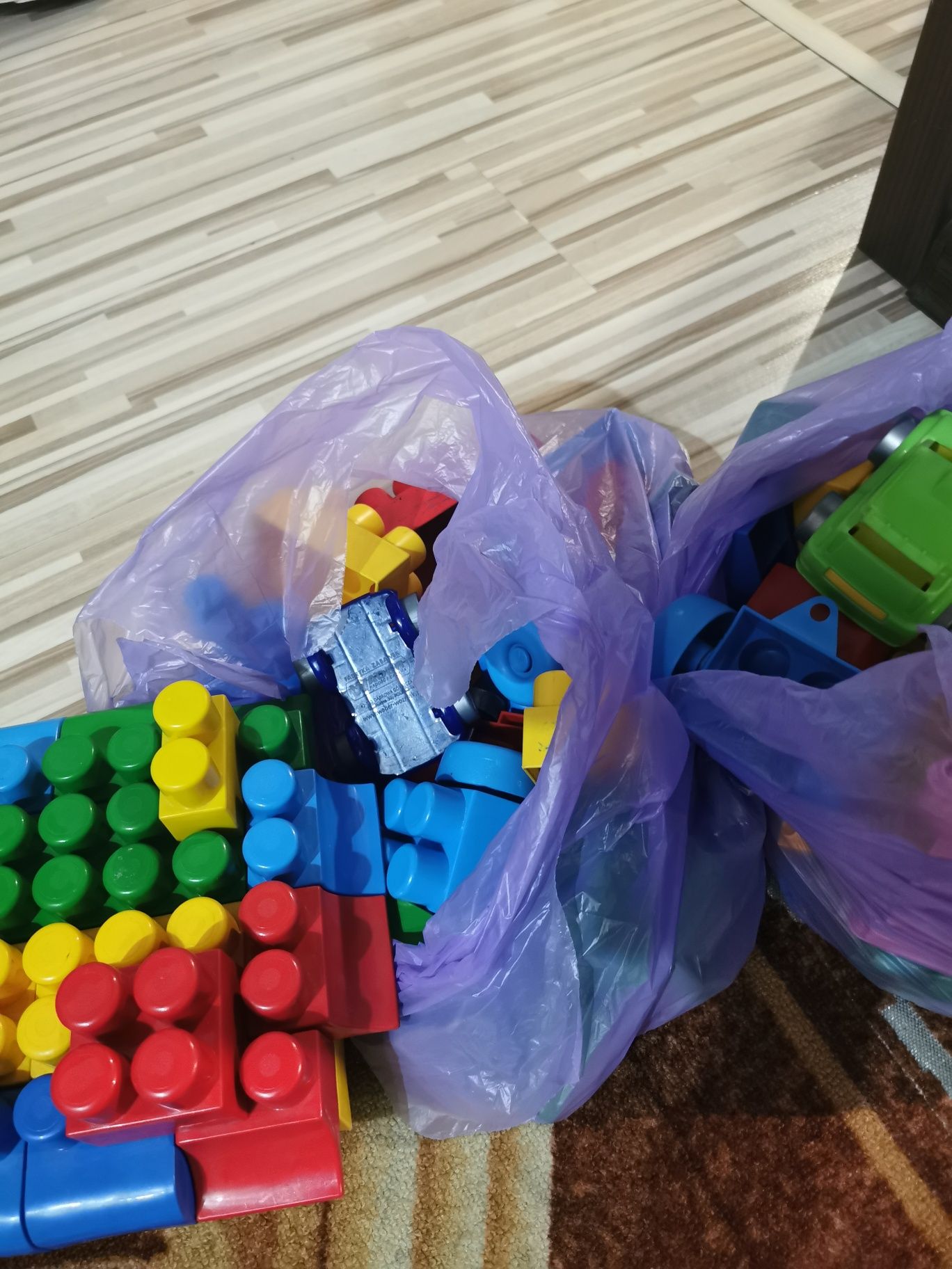 Klocki z wadera i inne dwa worki klocków
