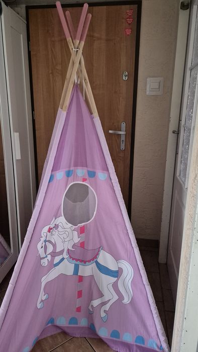 Namiot tipi dziewczynka