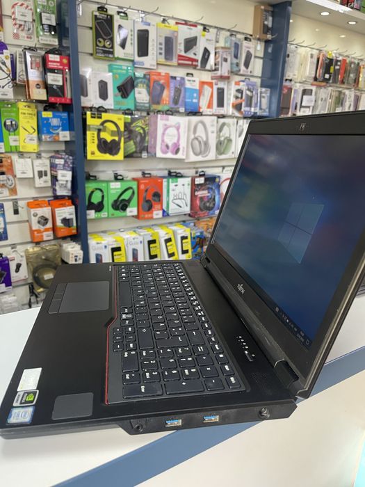 Fujitsu h780 intel i7 8750H/32gb ddr4/ssd 512gb/nvidia Quadro P600 4Gb