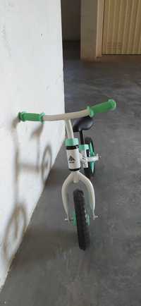 Bicicleta de equilíbrio para criança