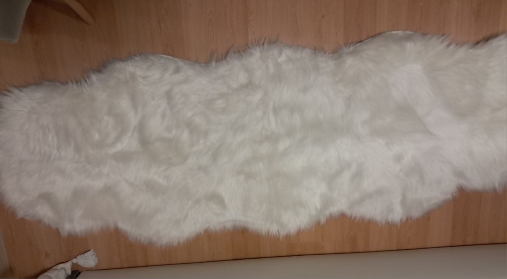 Nowy dywanik futrzany 60x180