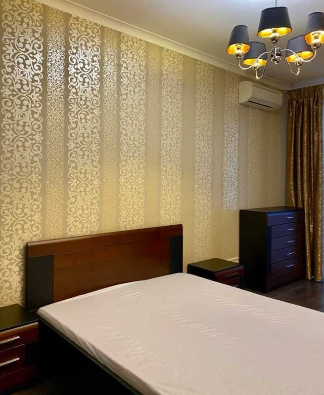 Без %. Центр. 3-кім. 140м2 м. Печерська. вул. Коновальця 36в