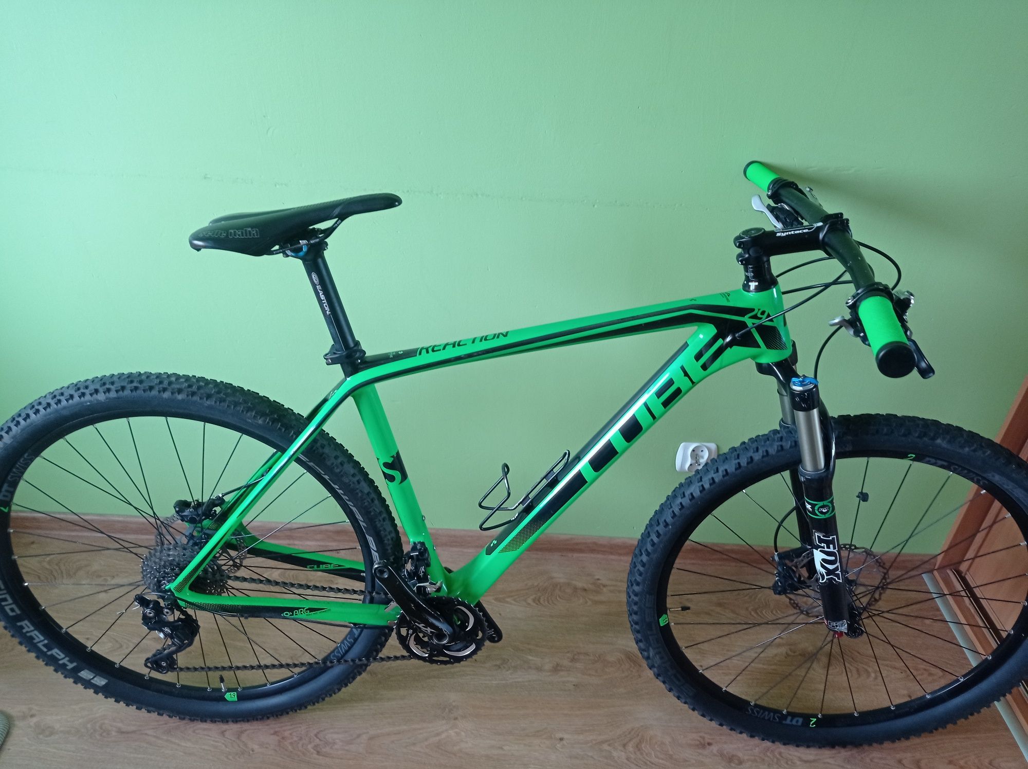 Cube Reaction full XT karbon carbon