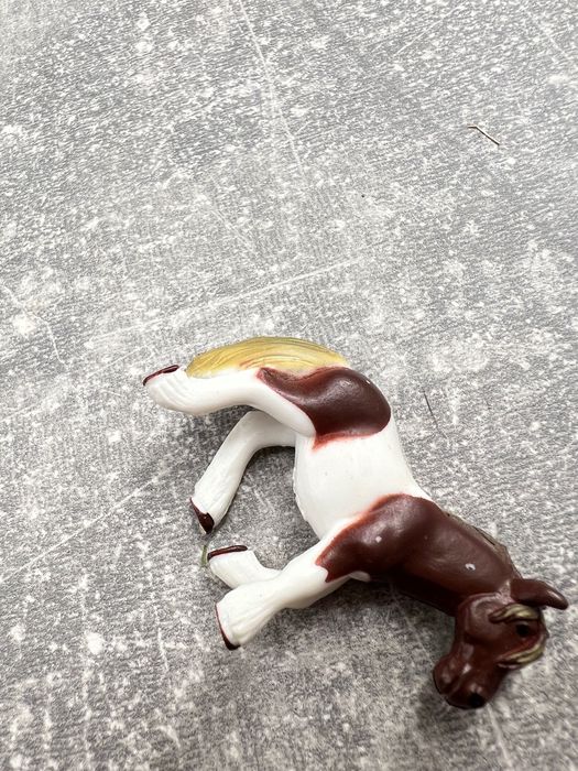 Figura / figurka koń / konik / kucyk