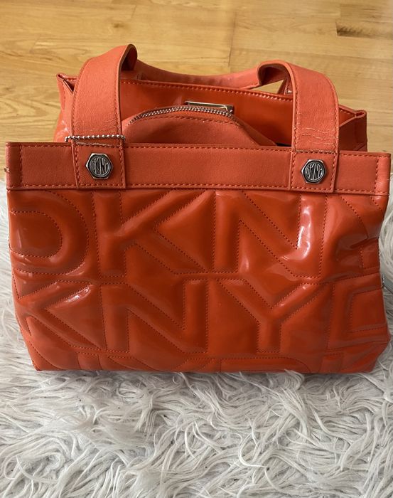 Czerwono-pomarańczowa torba DKNY