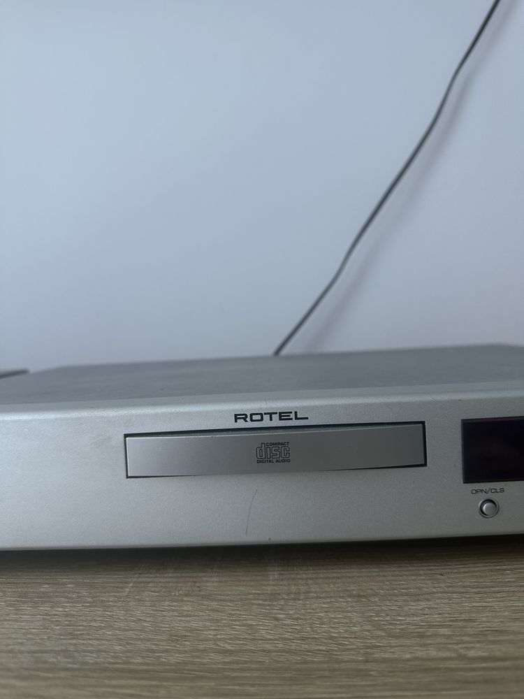 Odtwarzacz CD Rotel RCD 06 z pilotem