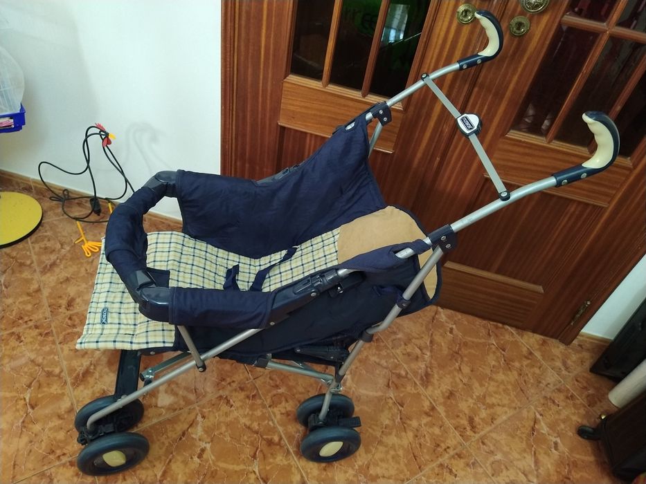 Carrinho de bebé monBeBe tipo bengala casa apartamento vivenda.