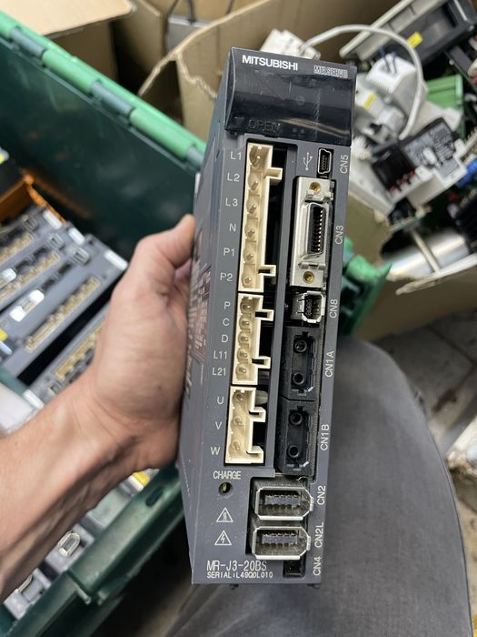 Serwozasilacz Mitsubishi MR-J3-40B MR-J3-10B MR-J3-70B MR-J3-20BS