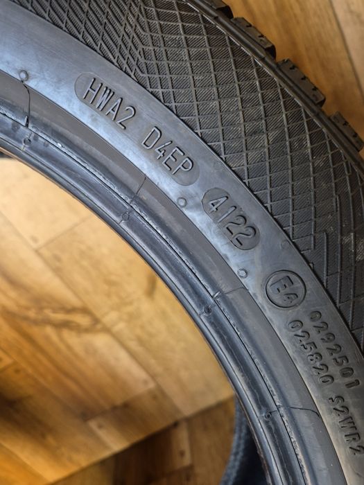 245/45/19 Continental para zima 7mm 2022r