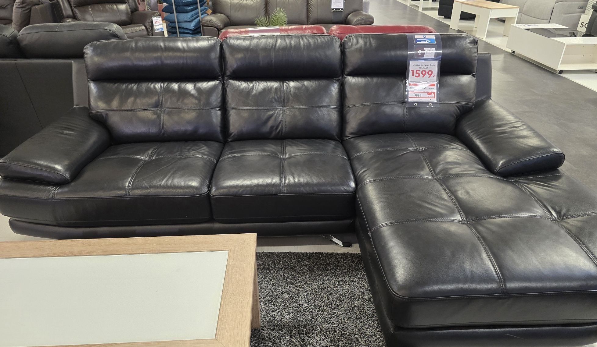 Sofá Chaise Long, em pele natural.