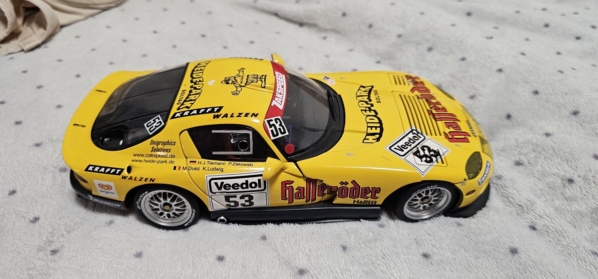 Dodge viper 1:18 Autoart