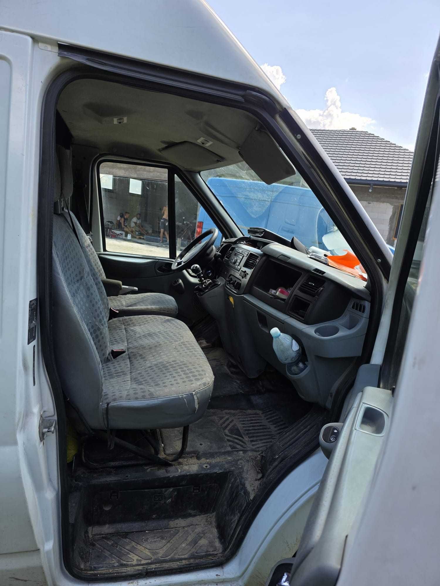 FORD TRANSIT 2.4     BRYGADÓWKA 7 osobowy max