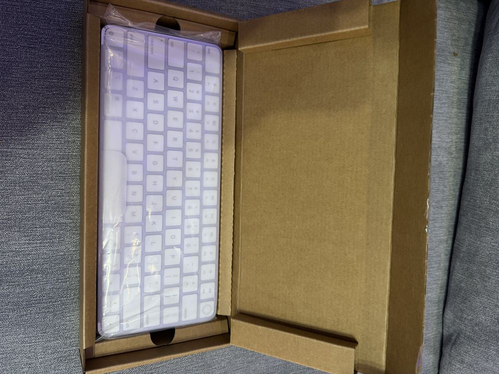 Apple Magic Keyboard with Touch ID Mac silicon USB–C Purple- MXCK3