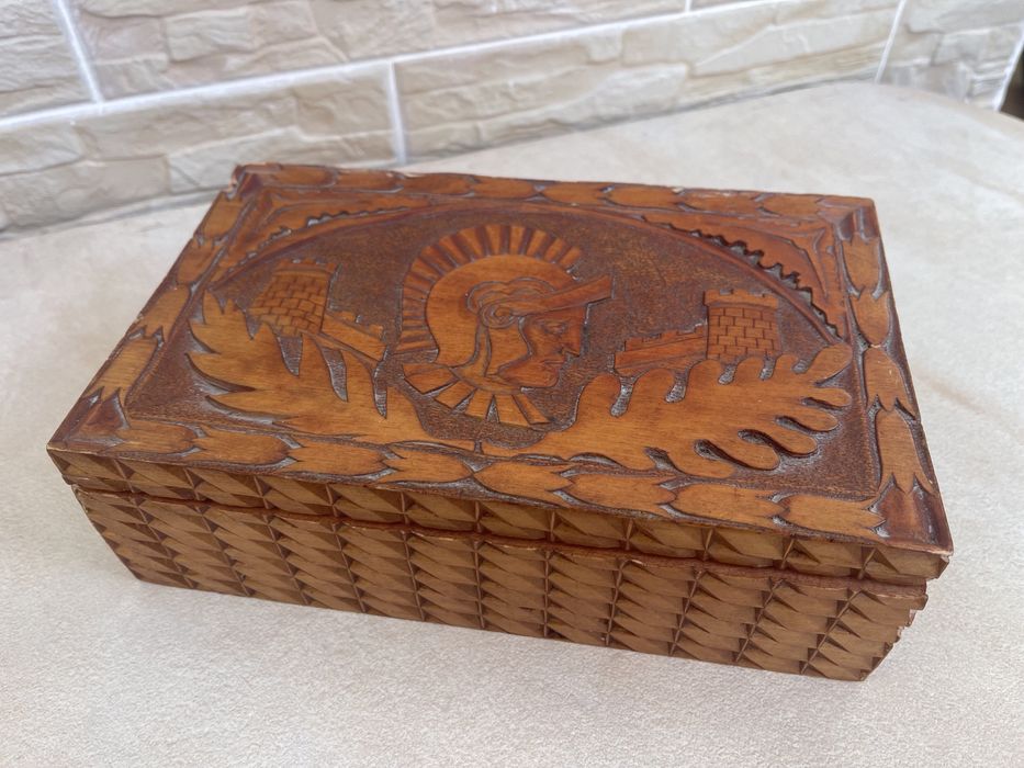 Шкатулка деревянная