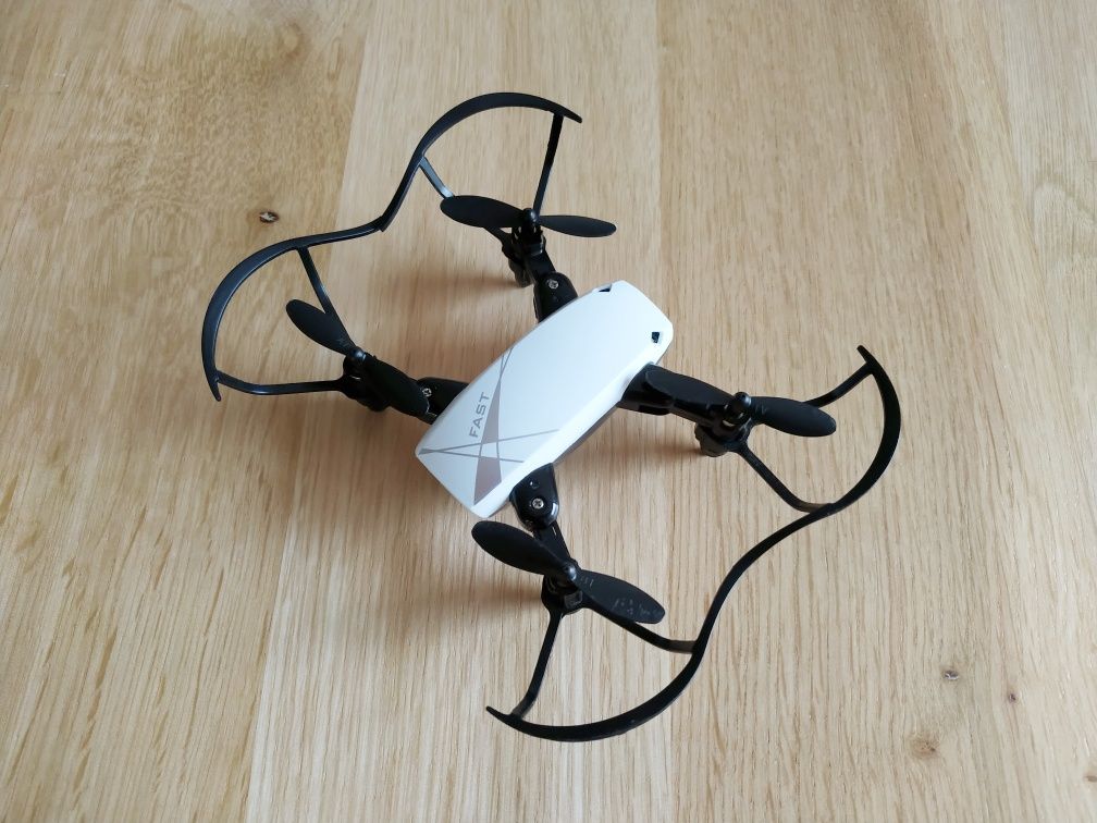 Mini dron składany, ładowany