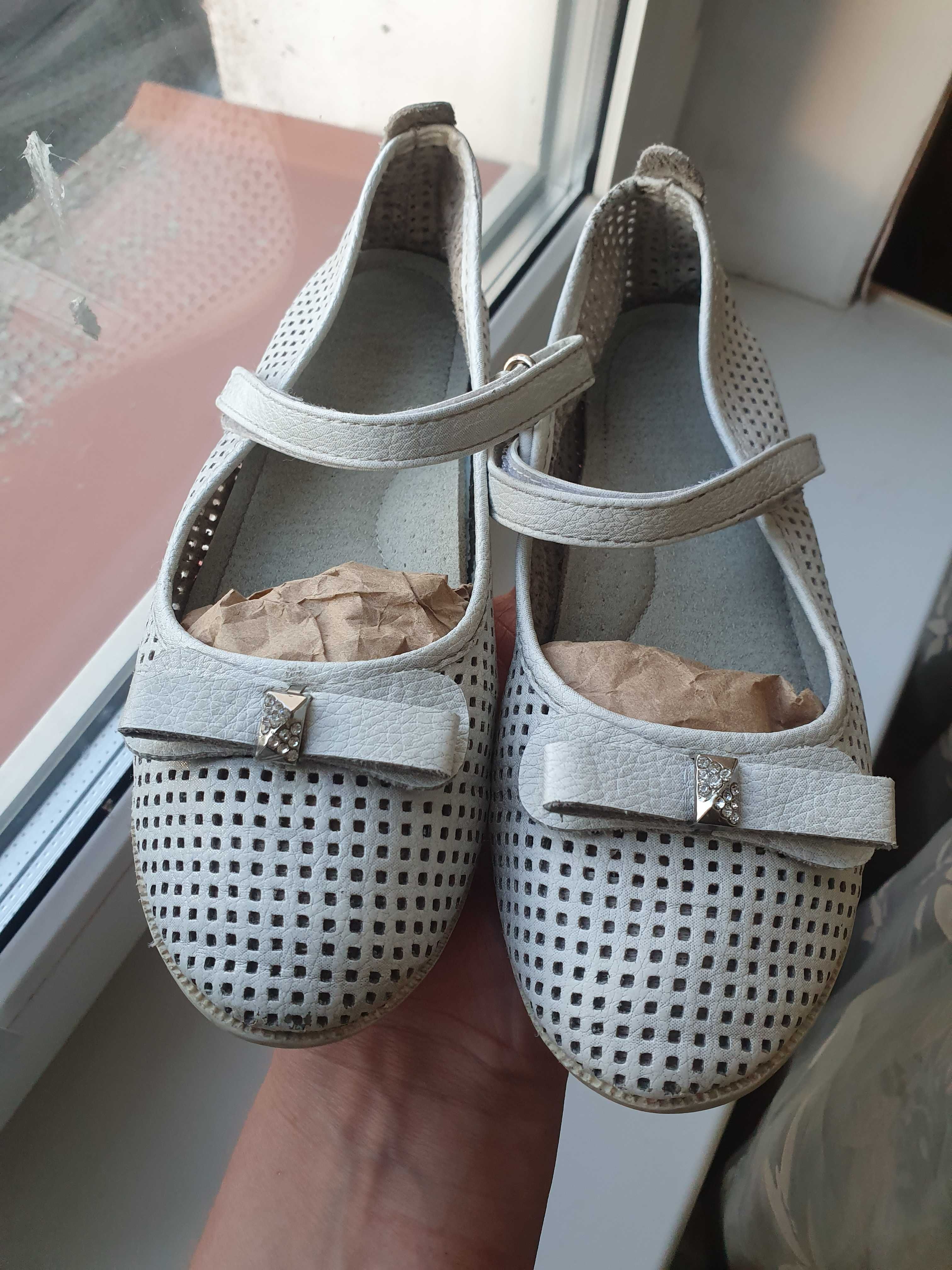 Взуття на дівчинку кросівки, туфлі р.31-33 (устілка 19, 19.5, 20 см)