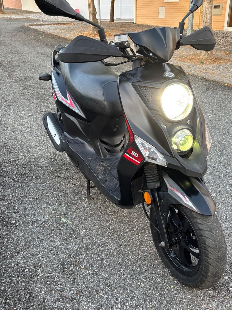 Scooter Sym Crox 50