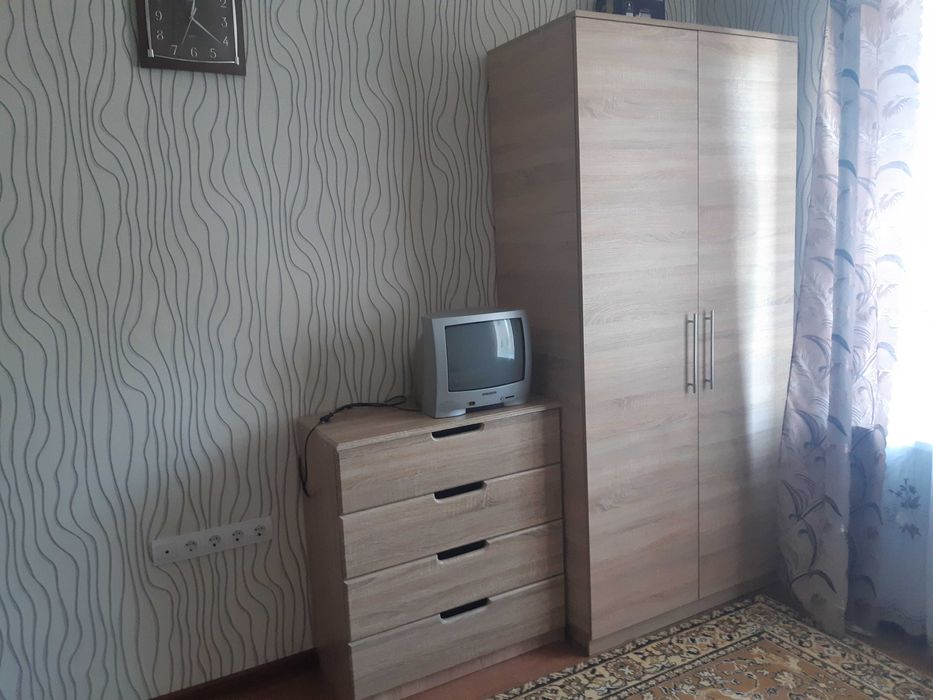 Здам кімнату у гуртожитку для дівчини на тривалий термін.