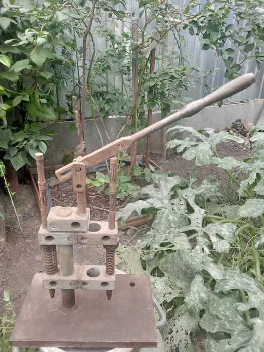 Продам пресс для установки кнопок