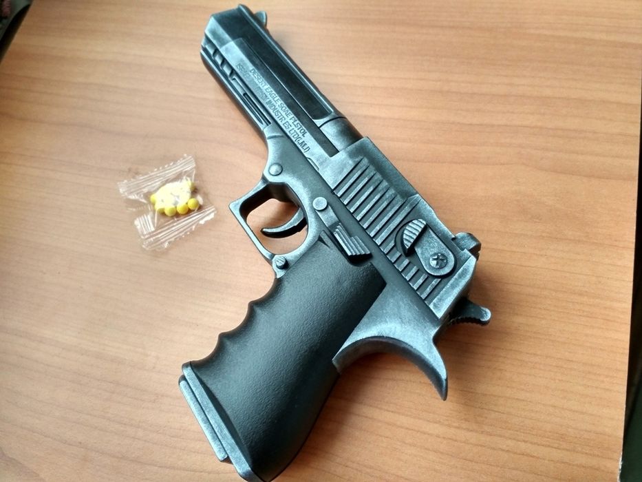 Детский пистолет на пульках 6 мм.