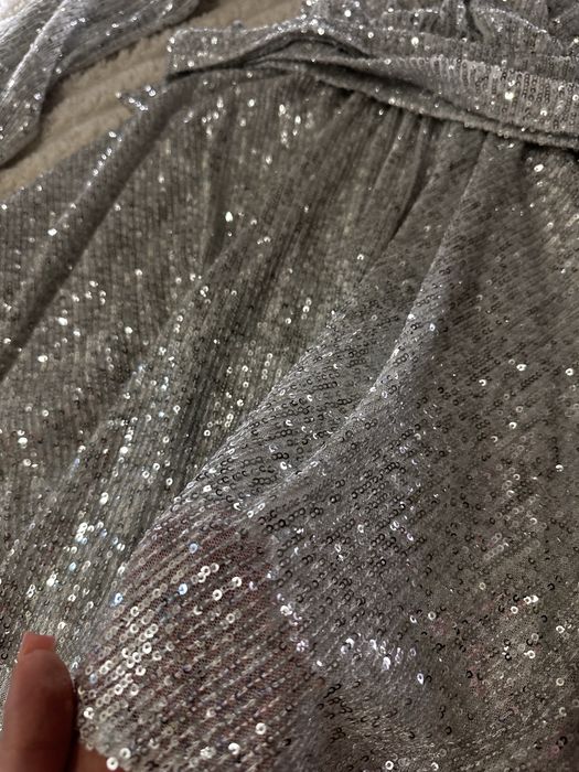 Платье нарядное продам