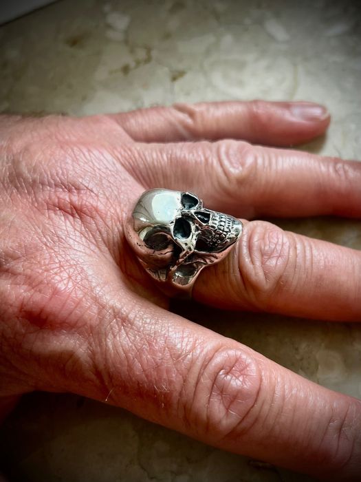 Srebrny sygnet z czachą pròba 925”