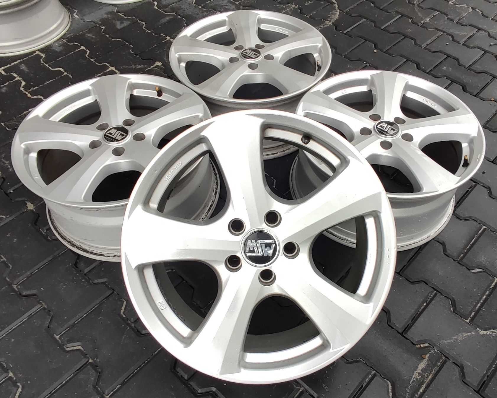 18" 8J 5x114.3 felgi aluminiowe