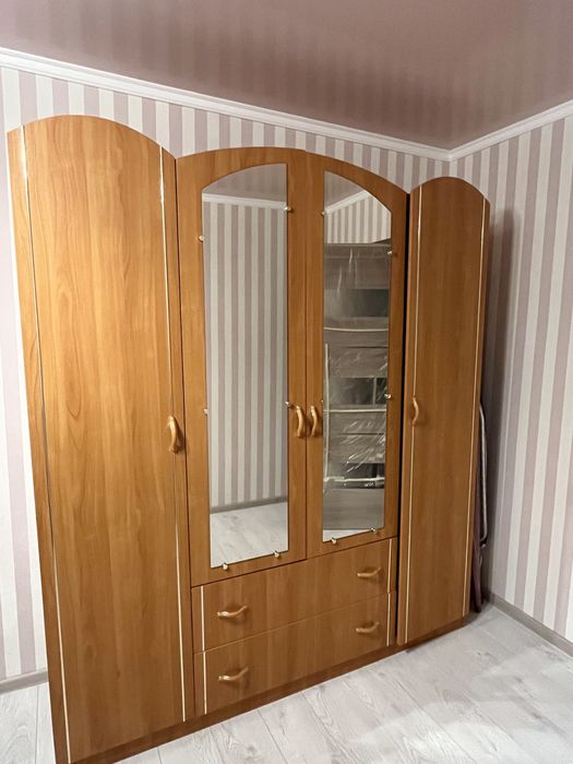 Продається шкаф в хорошому стані
