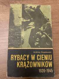 Rybacy w cieniu krążowników  A. Roplewski