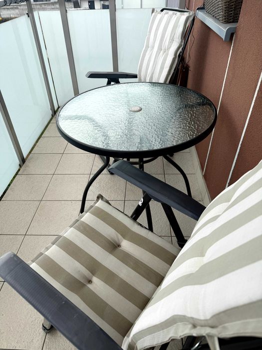 Zestaw balkonowy: szklany stół + 2 krzesła z poduszkami