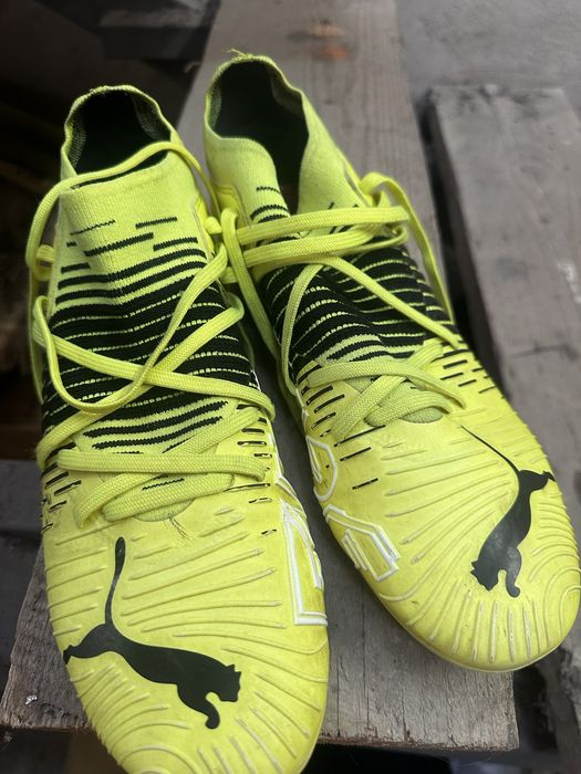 Чоловічі бутси на футбол