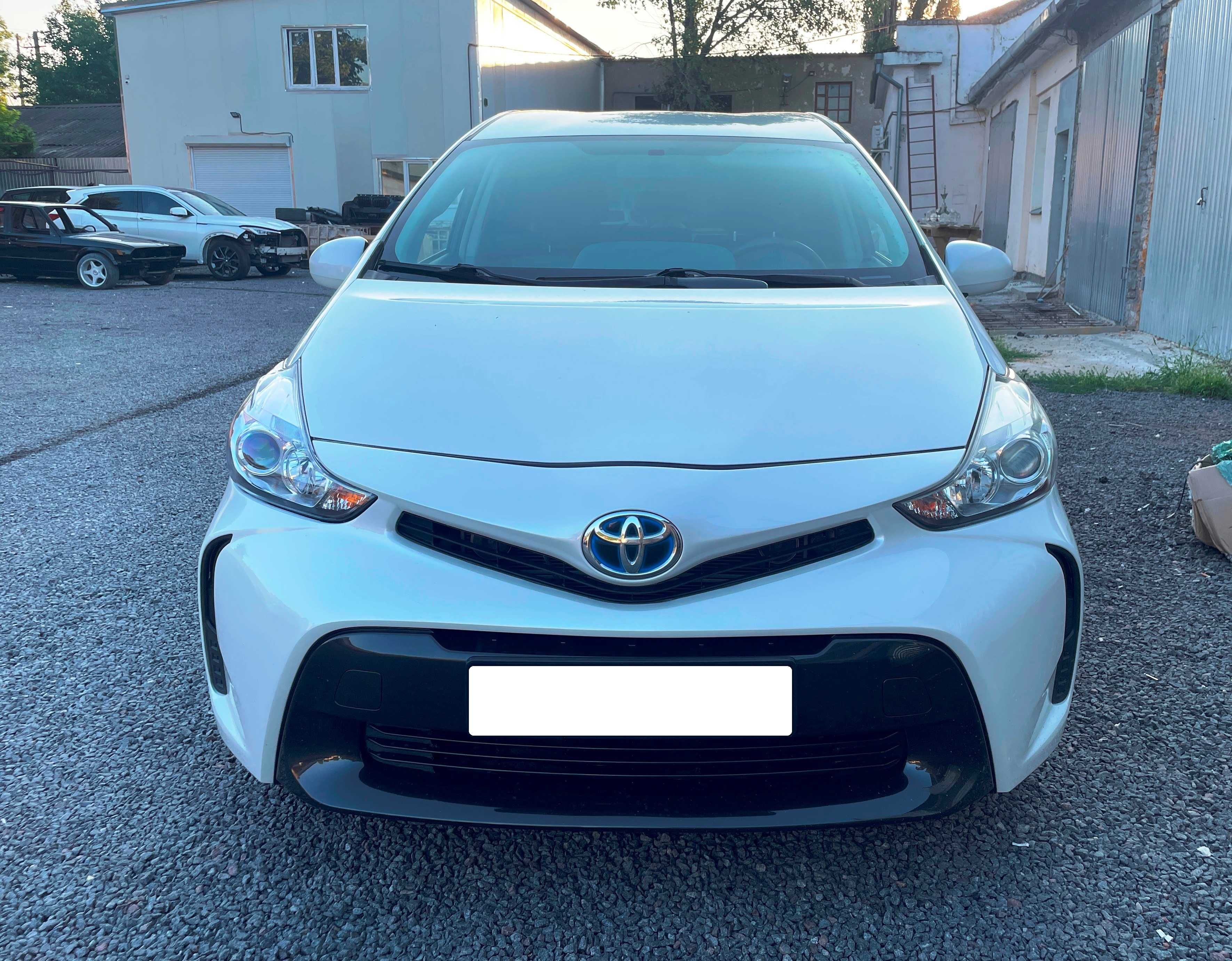 Оренда Toyota Prius V гібрид