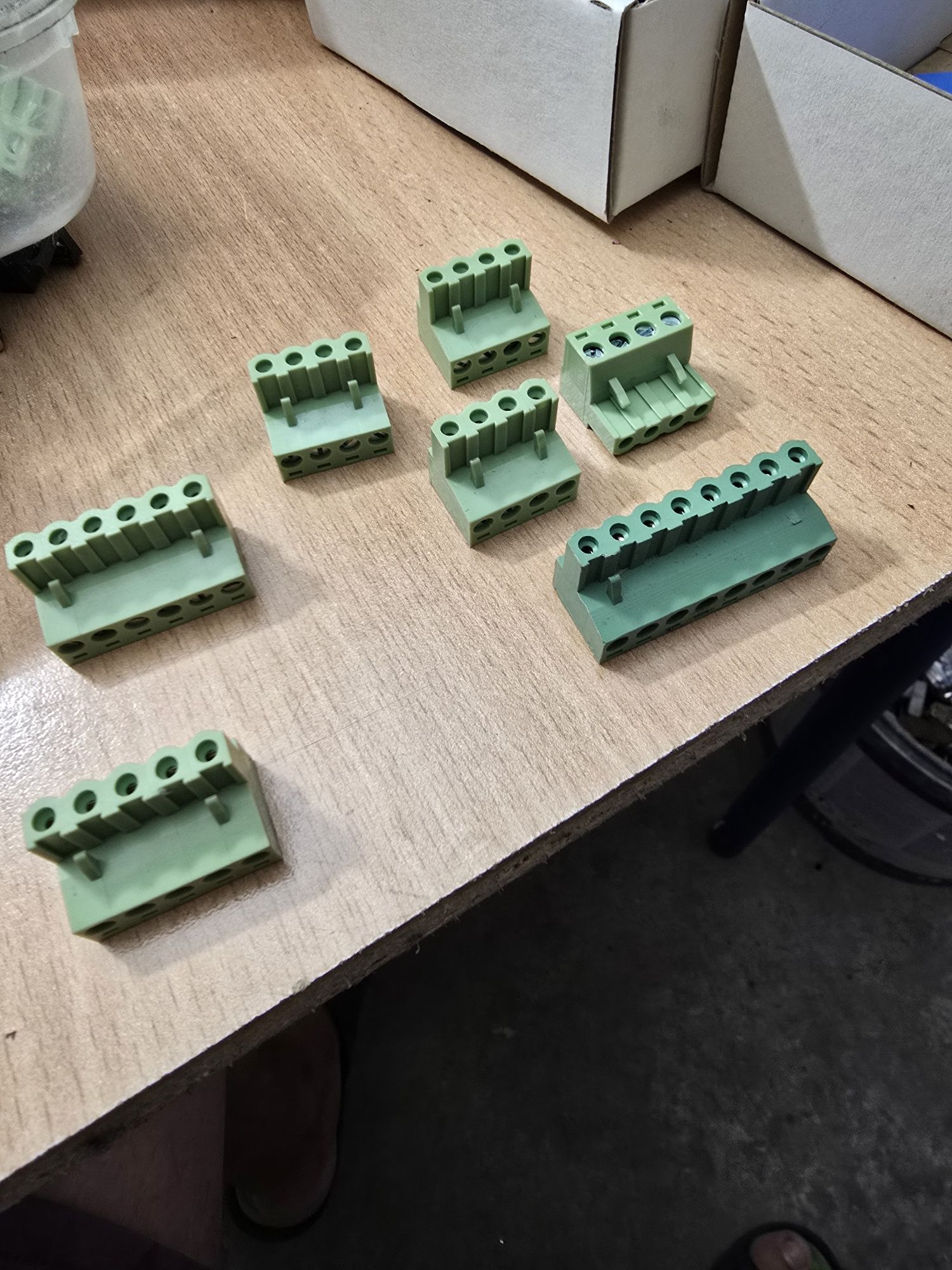 Listwy zaciskowe 4,5,6,8 pin. Ilości w opisie