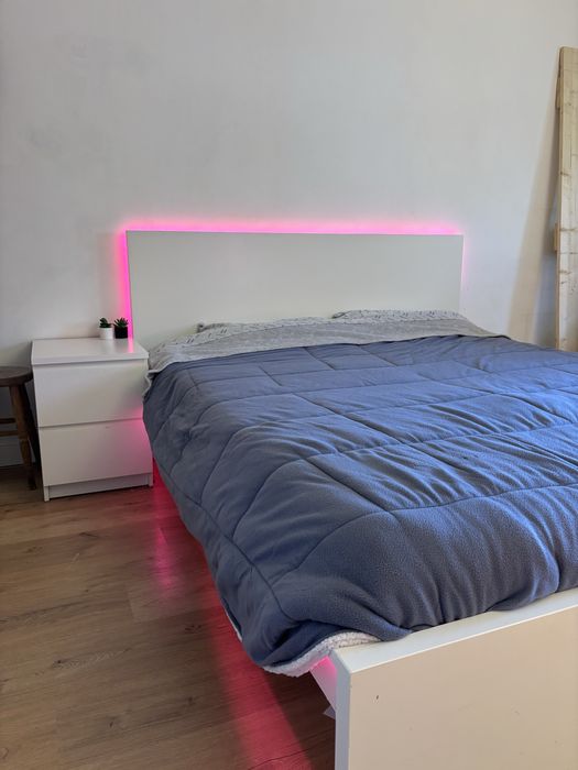 IKEA Malm Cama e Mesa de Cabeceira