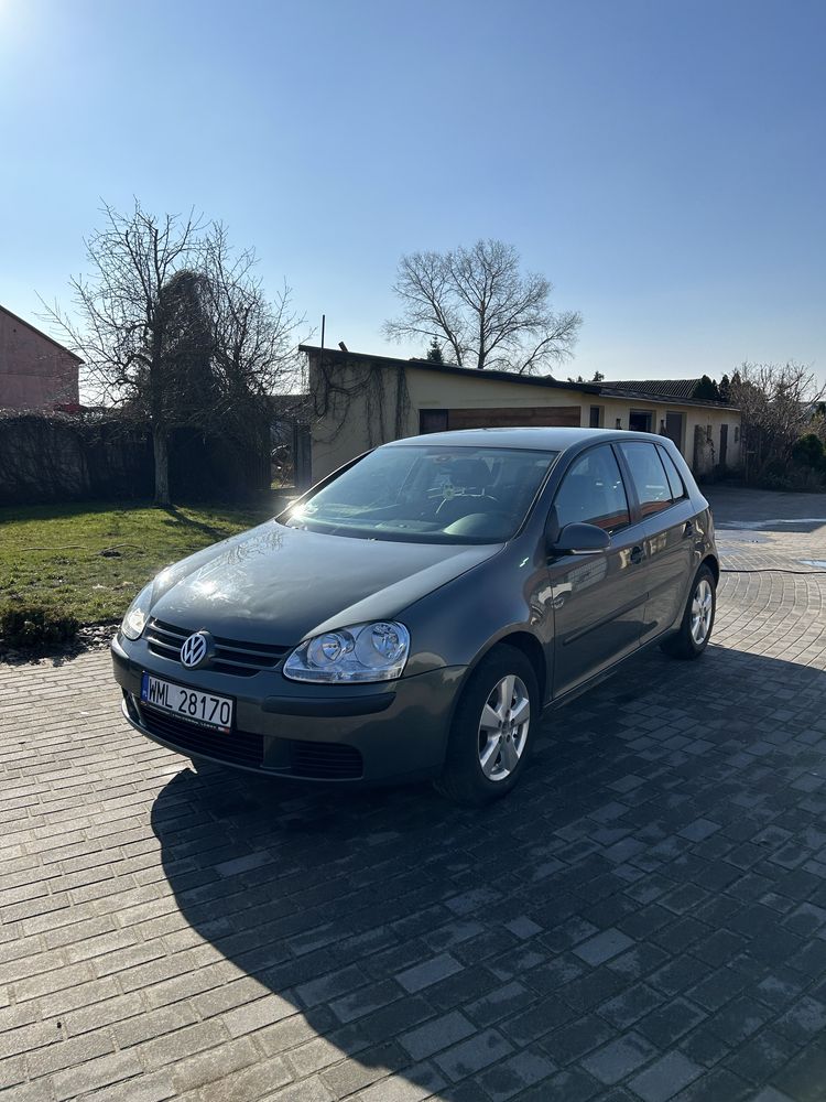 Volkswagen Golf 5  V . 1.9 tdi, hak