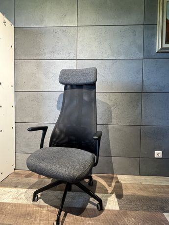 krzesło obrotowe Ikea fotel biurowy JÄRVFJÄLLET z podłokietnikami