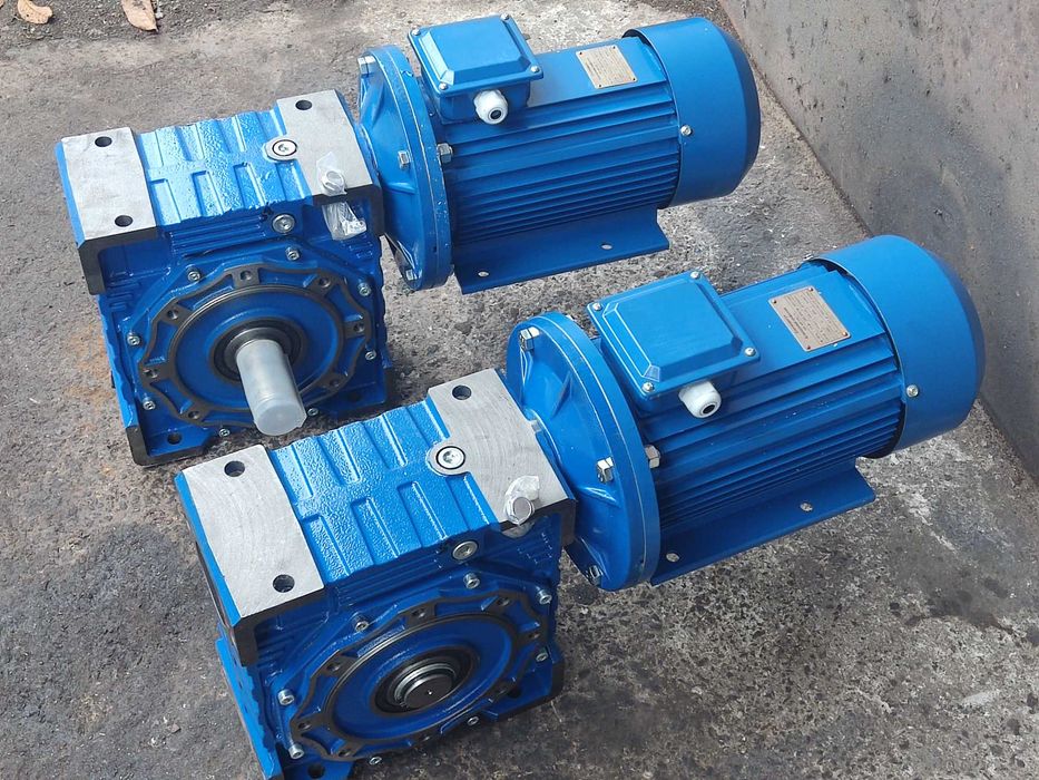 Мотор-редуктор NMRV-130 на 14, 23, 28, 35, 47 об 3 кВт на 220В 700 Н.м